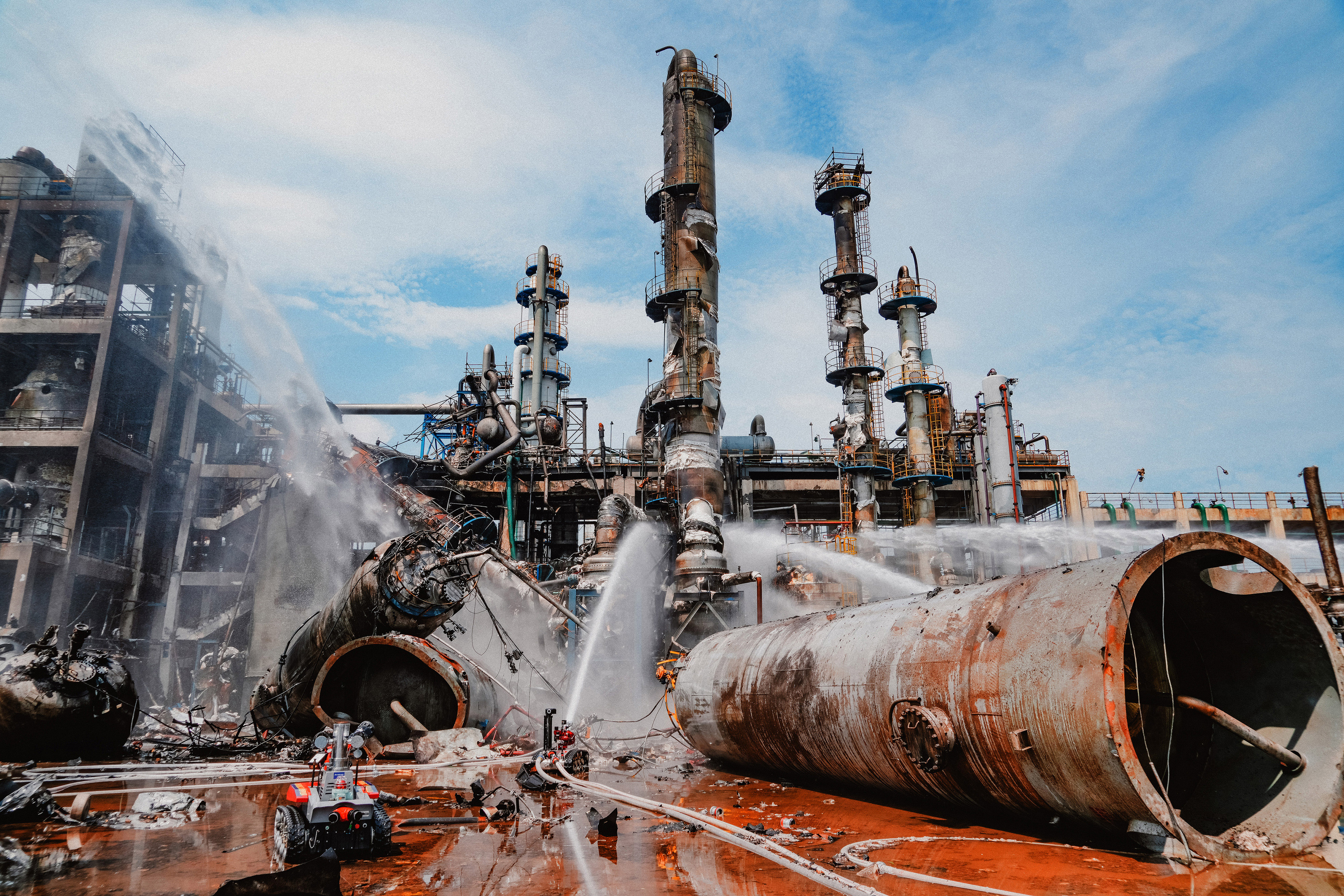 《危机下的鏖战》组照